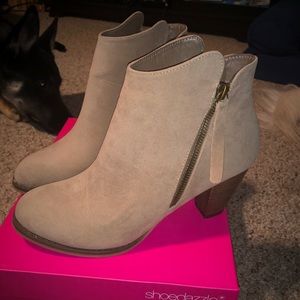 BRAND NEW Tan Booties